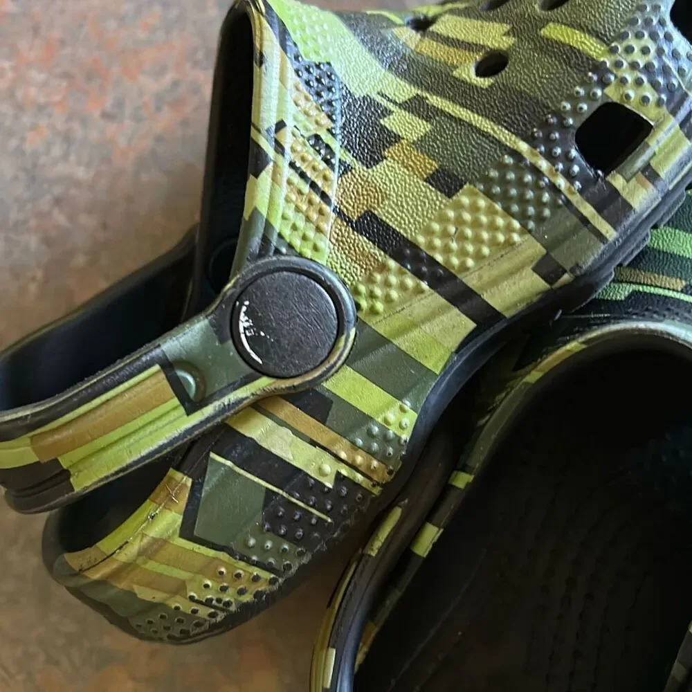 Crocs Camouflage Kids Shoes Sz 9 Unisex